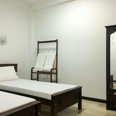 Anthony Guesthouse Hikkaduwa Bagian luar foto