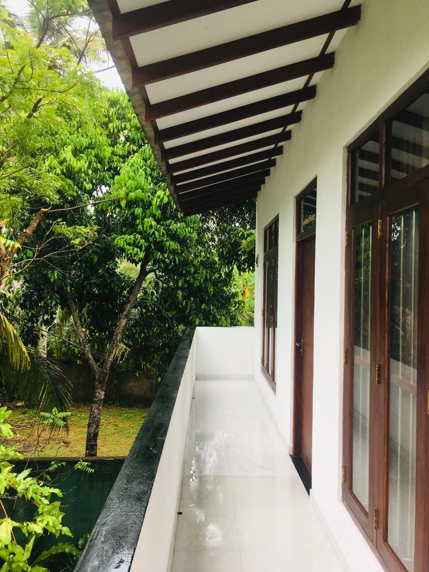 Anthony Guesthouse Hikkaduwa Bagian luar foto