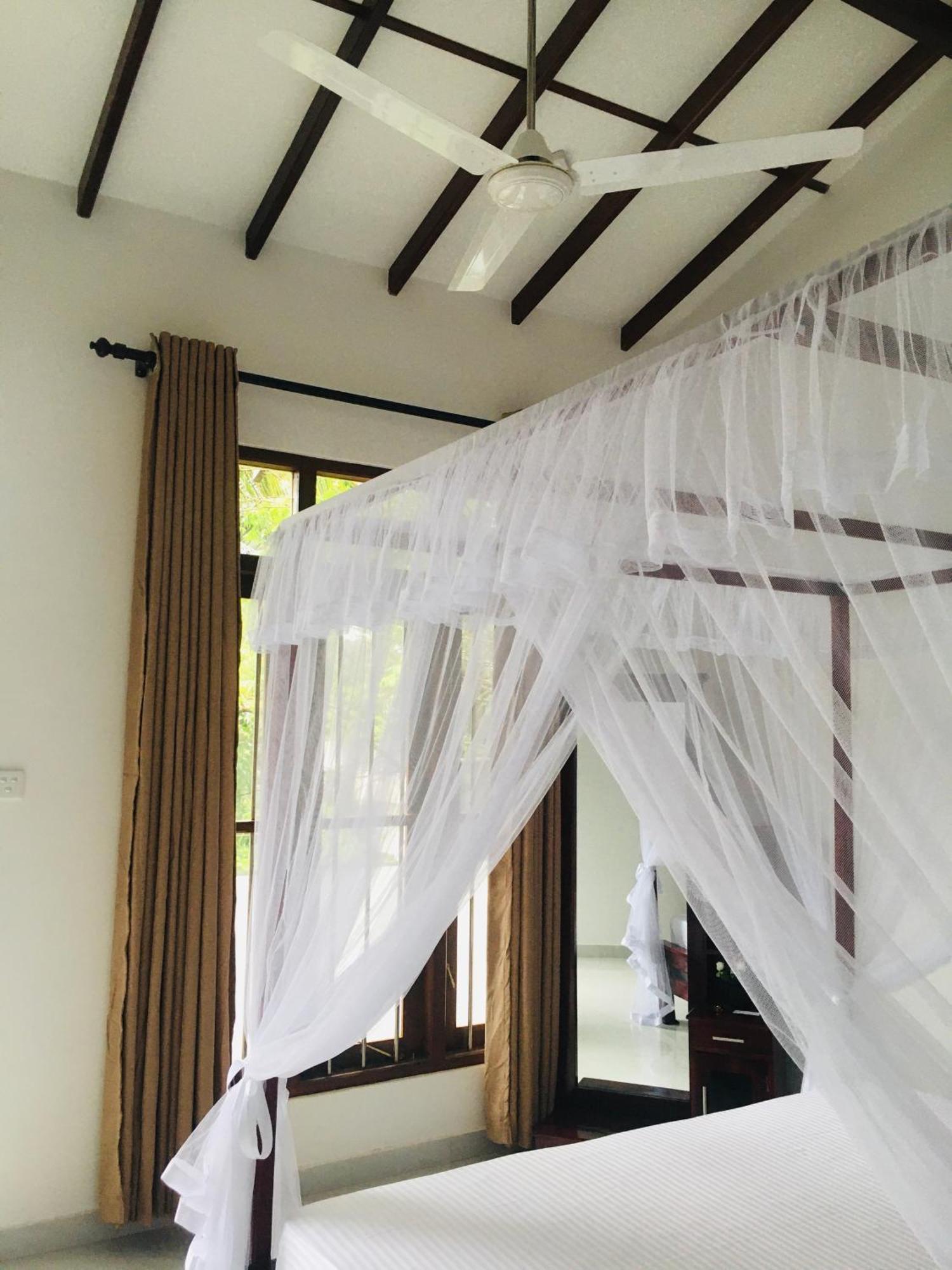 Anthony Guesthouse Hikkaduwa Bagian luar foto