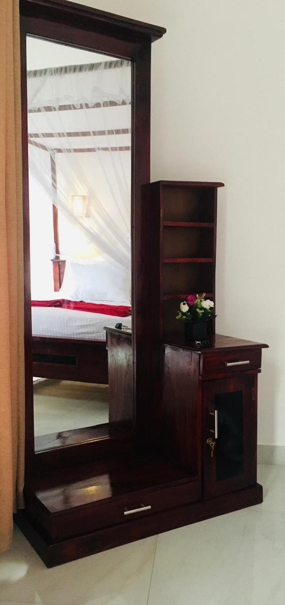 Anthony Guesthouse Hikkaduwa Bagian luar foto