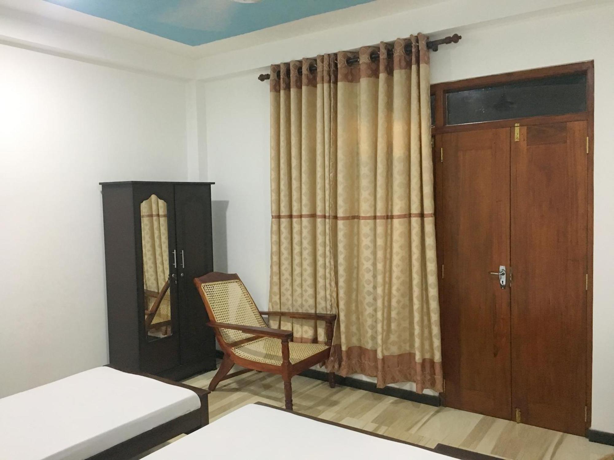 Anthony Guesthouse Hikkaduwa Bagian luar foto