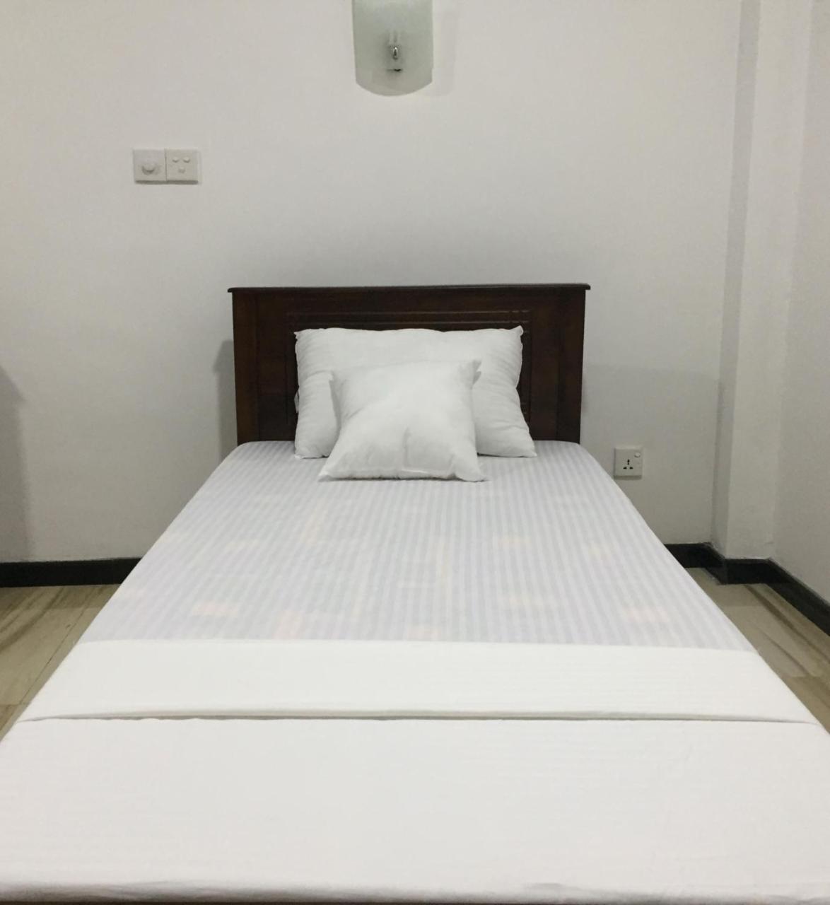 Anthony Guesthouse Hikkaduwa Bagian luar foto