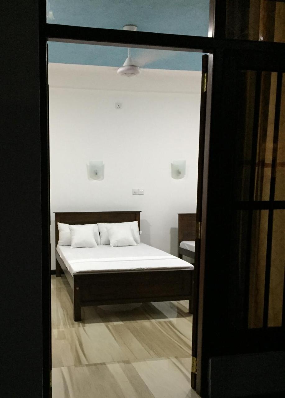 Anthony Guesthouse Hikkaduwa Bagian luar foto
