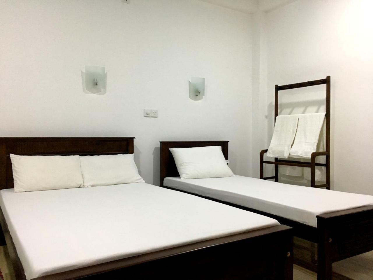 Anthony Guesthouse Hikkaduwa Bagian luar foto