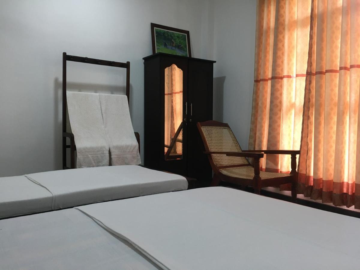 Anthony Guesthouse Hikkaduwa Bagian luar foto