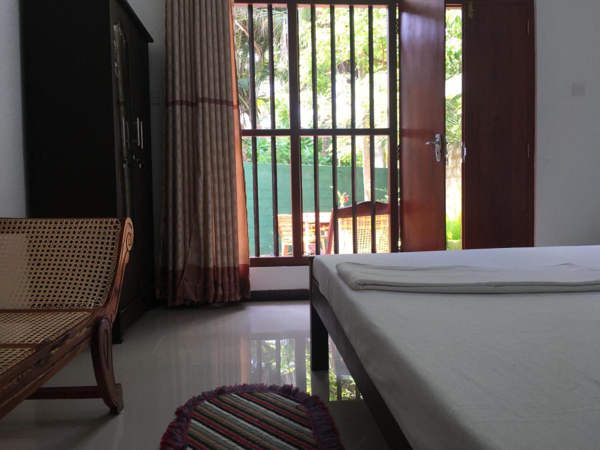 Anthony Guesthouse Hikkaduwa Bagian luar foto