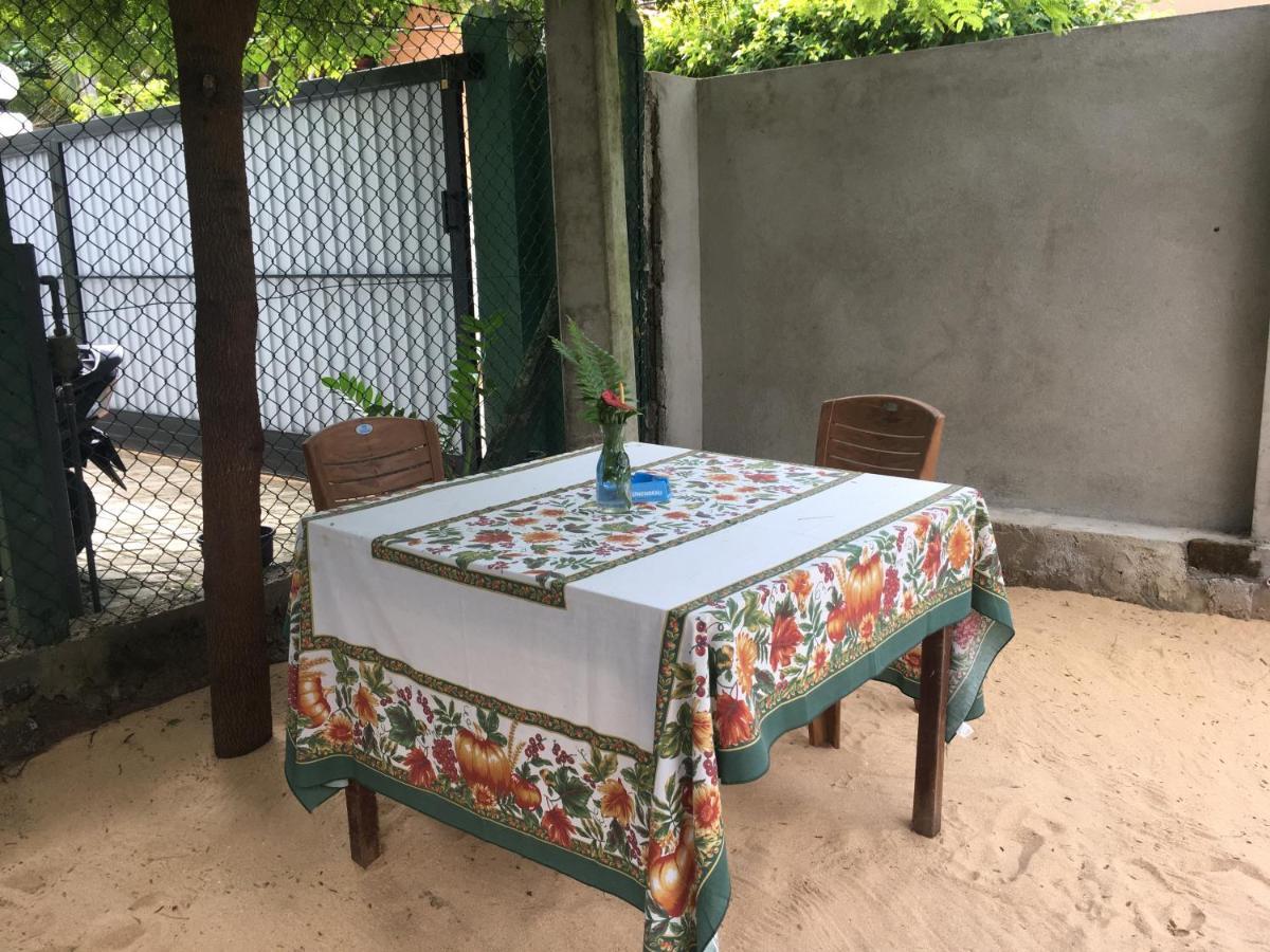Anthony Guesthouse Hikkaduwa Bagian luar foto