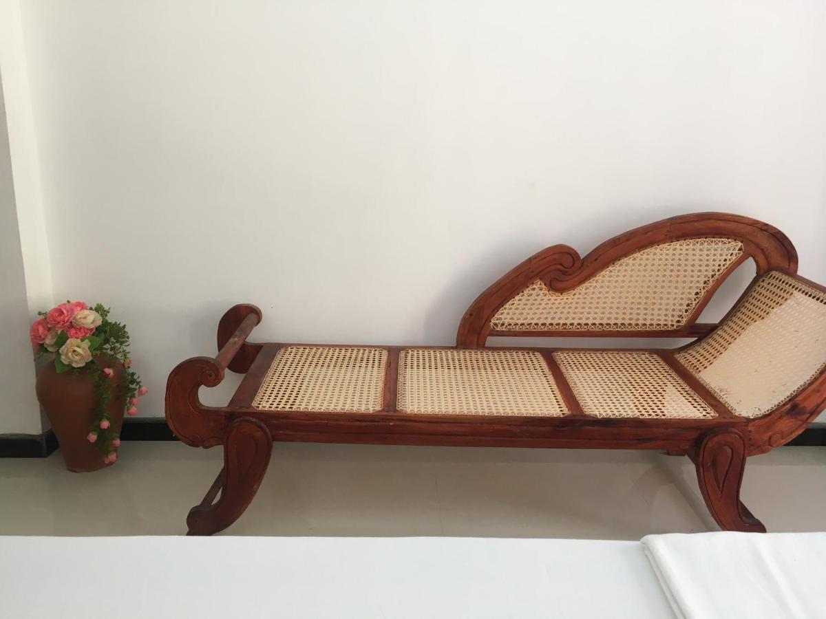 Anthony Guesthouse Hikkaduwa Bagian luar foto